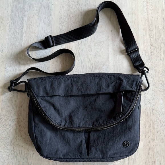 lululemon athletica Handbags - Lululemon Festival Bag-Black